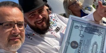 Рекорд: на Тернопільщині спекли найбільшу в Україні паляницю