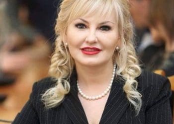 Тернопільська громадська діячка закликає жінок написати листи воїнам