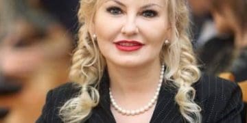 Тернопільська громадська діячка закликає жінок написати листи воїнам
