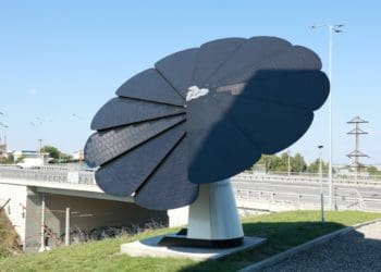 Сонячну панель Smartflower, яка працює за принципом соняшника, презентували у Тернополі