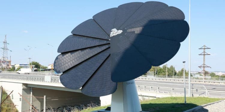 Сонячну панель Smartflower, яка працює за принципом соняшника, презентували у Тернополі