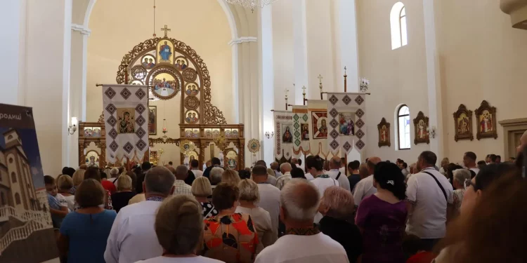 Молилися за мир та воїнів: святкове богослужіння у церкві Успіння Пресвятої Богородиці