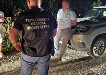 На хабарі затримали заступника начальника податкової в Тернопільській області