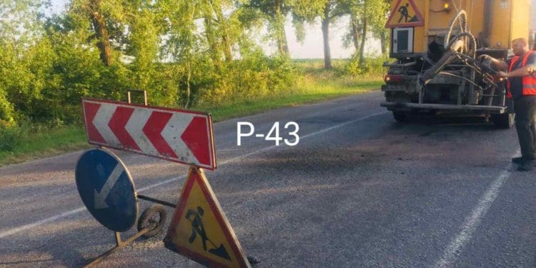 Працює спецтехніка: Нарешті ремонтують дорогу Тернопіль-Ланівці