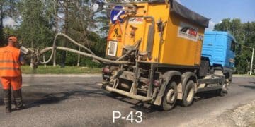 Працює спецтехніка: Нарешті ремонтують дорогу Тернопіль-Ланівці
