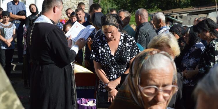 Квітчастою дорогою провели у вічність загиблого солдата Зіновія Зажерея