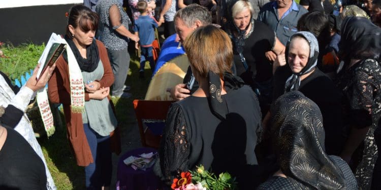 Квітчастою дорогою провели у вічність загиблого солдата Зіновія Зажерея