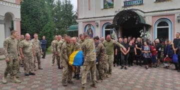 На Тернопільщині із військовими почестями провели в останню путь капітана Петра Недільського