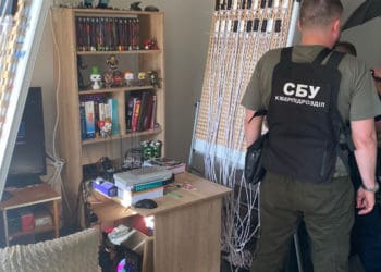 У Києві ліквідували мільйонну ботоферму, яка розхитувала обстановку в Україні на замовлення однієї з політсил (відео)