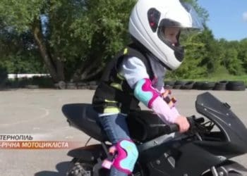 5-річна тернополянка на мінібайку підкорює «TikTok» та мріє стати чемпіонкою світу (Відео)