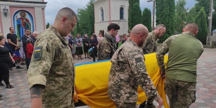 На Тернопільщині із військовими почестями провели в останню путь капітана Петра Недільського