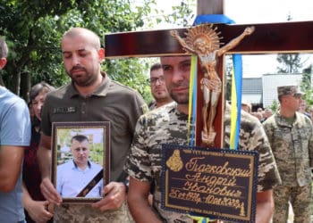 «Чекають на небі»: під час похорону загиблого Героя на Тернопільщині помітили знак згори