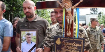 «Чекають на небі»: під час похорону загиблого Героя на Тернопільщині помітили знак згори