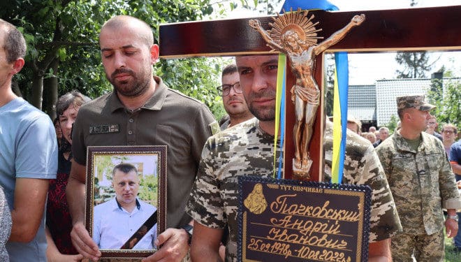 «Чекають на небі»: під час похорону загиблого Героя на Тернопільщині помітили знак згори