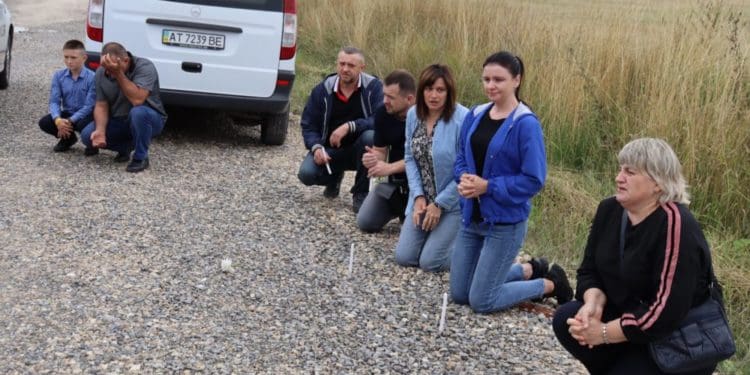 Тіло воїна Андрія Пачковського навколішки зустріли у Байковецькій громаді