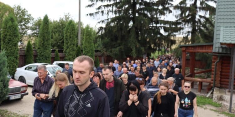 Тіло воїна Андрія Пачковського навколішки зустріли у Байковецькій громаді