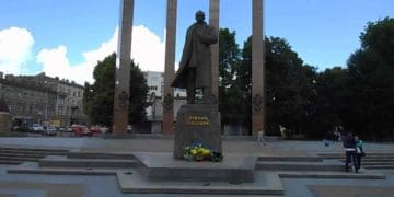 60-річний львів’янин надав росіянам координати для удару по пам’ятнику Бандері