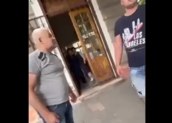 Оприлюднили відео бійки порушників паркування з муніципальним інспектором