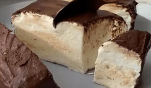 Десерт без борошна та випічки, який можна їсти на ніч: рецепт дня