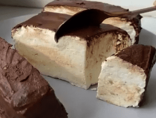 Десерт без борошна та випічки, який можна їсти на ніч: рецепт дня