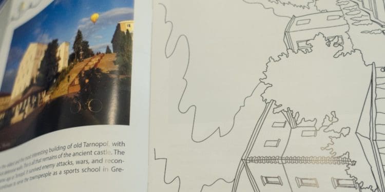 В Українському домі презентували книгу-розмальовку «Розмалюй Тернопіль»