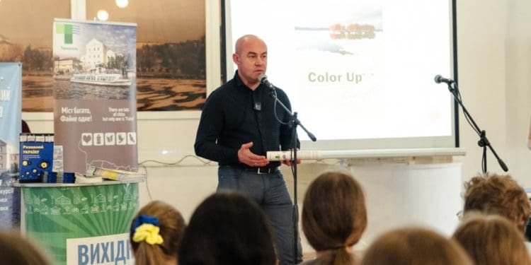 В Українському домі презентували книгу-розмальовку «Розмалюй Тернопіль»