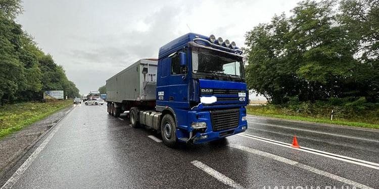 Рейсовий автобус і фура зіткнулися біля Тернополя: є потерпілі