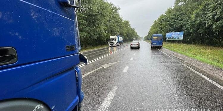 Рейсовий автобус і фура зіткнулися біля Тернополя: є потерпілі