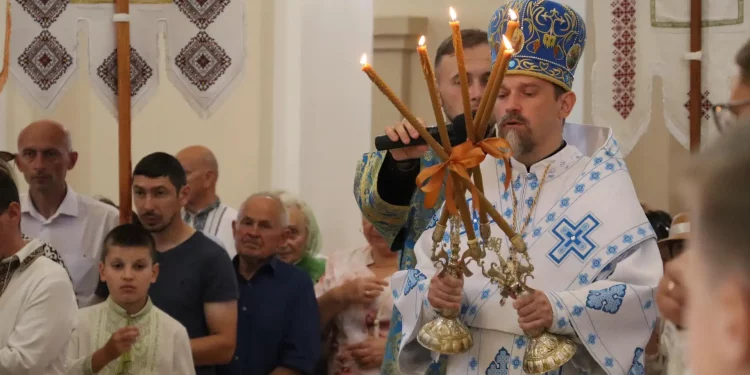 Молилися за мир та воїнів: святкове богослужіння у церкві Успіння Пресвятої Богородиці