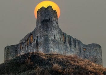 Захоплюючу світлину замку на Тернопільщині опублікував прикарпатський мандрівник