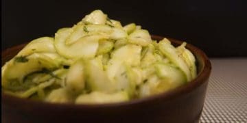 Мариновані кабачки з часником та зеленню: рецепт дня