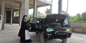 Владика Нестор освятив авто від Тернопільського благочиння для ЗСУ