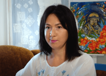 Патріотичні футболки розмальовує художниця на Тернопільщині