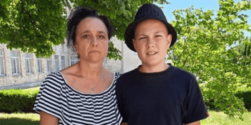 Жителька Тернопільщини разом із сином продає солодощі, щоб допомогти армії