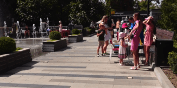 Вгадай країну за прапором: тернополянка придумала оригінальний спосіб заробітку, щоб підтримати ЗСУ