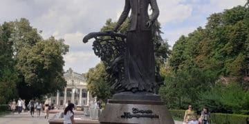 Унікальний монумент Соломії Крушельницької, встановлений у Тернополі, “святкує” день народження