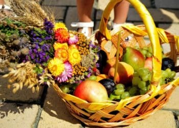Кошик на Спаса: скільки вартують фрукти та зілля до свята