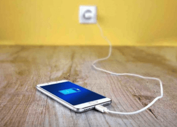 Як правильно заряджати телефон, щоб акумулятор прослужив якнайдовше?