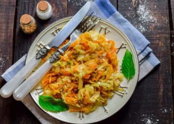 Тушкована молода капуста: рецепт на вихідні