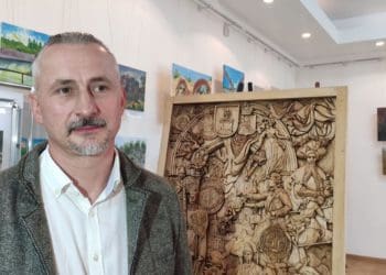 “Відкритий портал”: у Тернополі діє виставка дерев’яних скульптур Василя Петровського