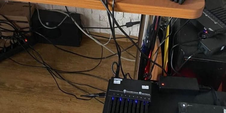 Заблокувала ще дві ботоферми, які розганяли деструктивний контент в Україні