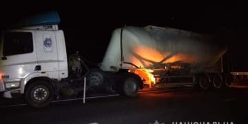 Двоє людей в реанімації: на Тернопільщині AUDI влетіла під фуру