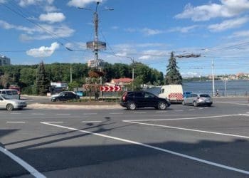 У Тернополі біля дамби на “маяку” змінюють правила кругового руху
