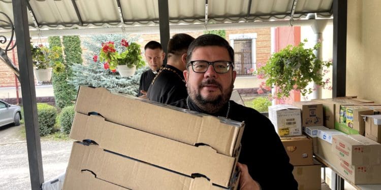 Заступник голови облради Ігор Сопель у Чорткові передав допомогу благодійним організаціям