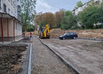 Попри війну, продовжуємо відновлювати двори та міжквартальні проїзди у Тернополі, – депутат міськради Антон Горохівський