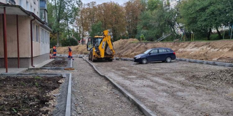 Попри війну, продовжуємо відновлювати двори та міжквартальні проїзди у Тернополі, – депутат міськради Антон Горохівський