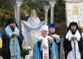 У Тернополі три владики разом освятили фігуру Покрови Пресвятої Богородиці