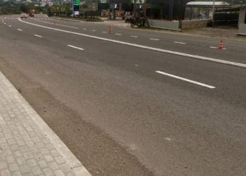 На автошляхах області дорожники наносять розмітку (Фото)