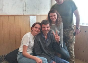 Звільнені з полону тернопільські захисники «Пташка» та Михайло Діанов уже з рідними
