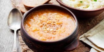 Капусняк – це вам не “щі”: рецепт страви, яка асоціюється з холодом за вікном та домашнім затишком